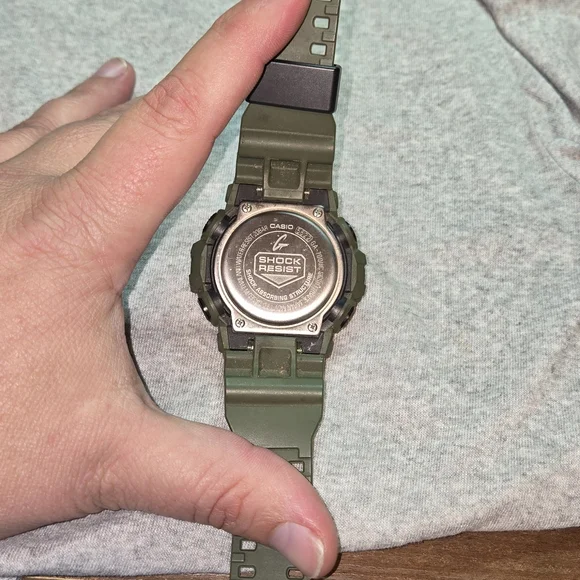 Casio G-Shock 700UC Olive Green - Picture 4 of 9